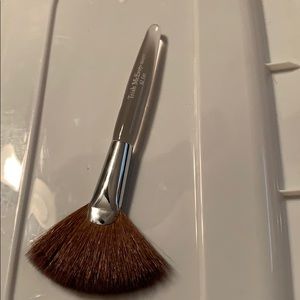 Trish mcevoy fan brush 62
